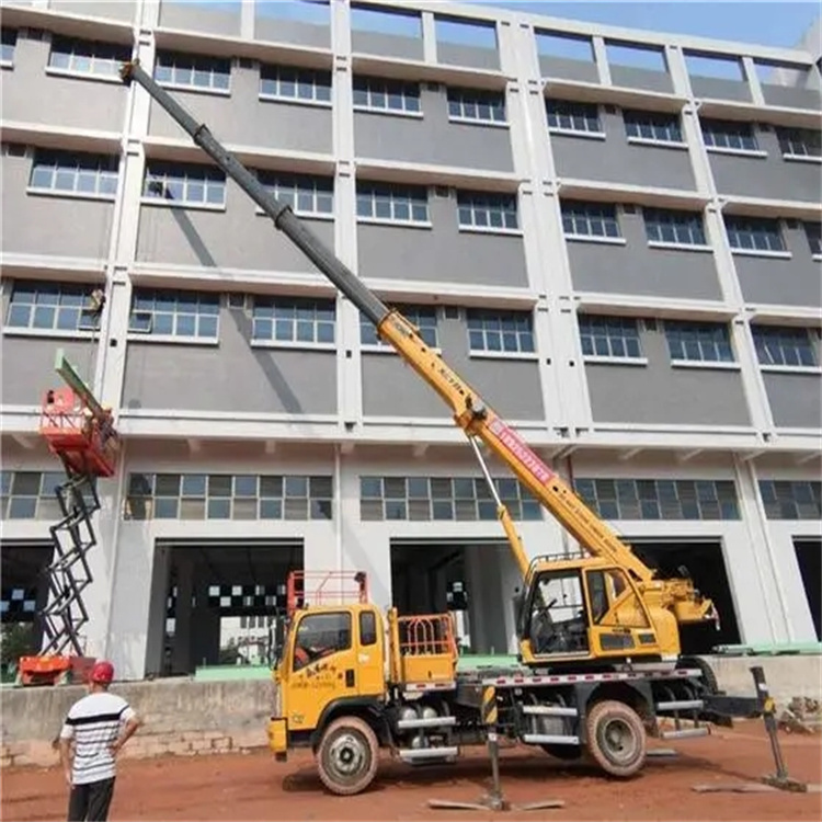 富顺高楼层玻璃吊装